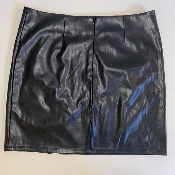 Black Leather Miniskirt - Picture 2 of 2